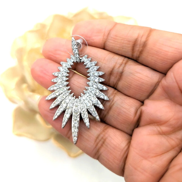 Rhinestone Pierced Earrings - Oval Shaped - Elegant - Picture 3 of 3